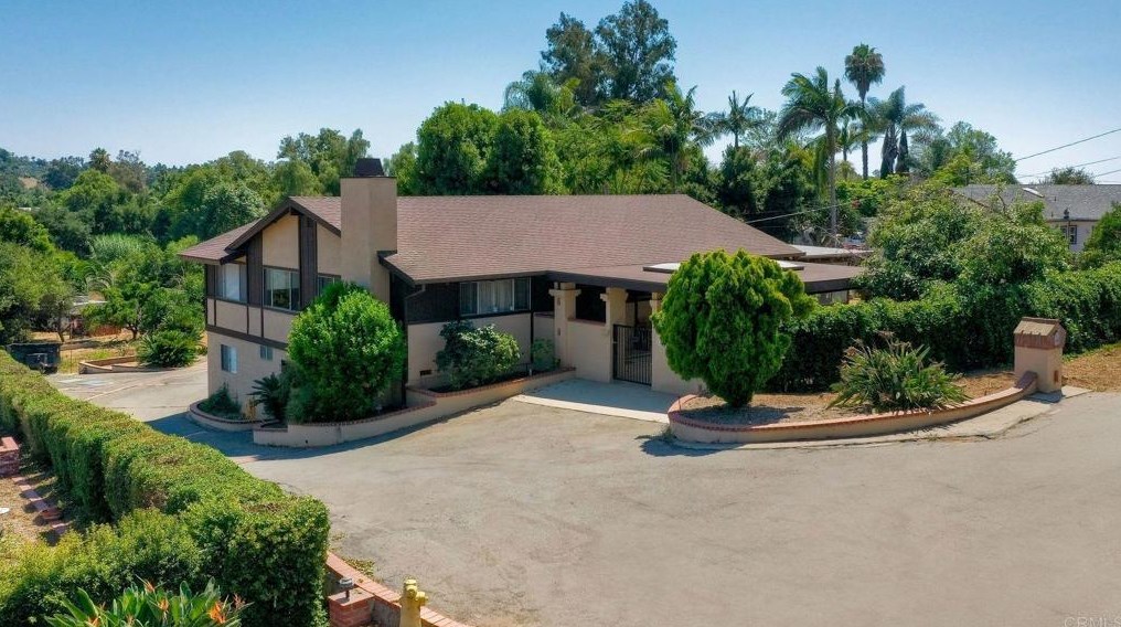 1917 Friendly Dr, Vista, CA 92084