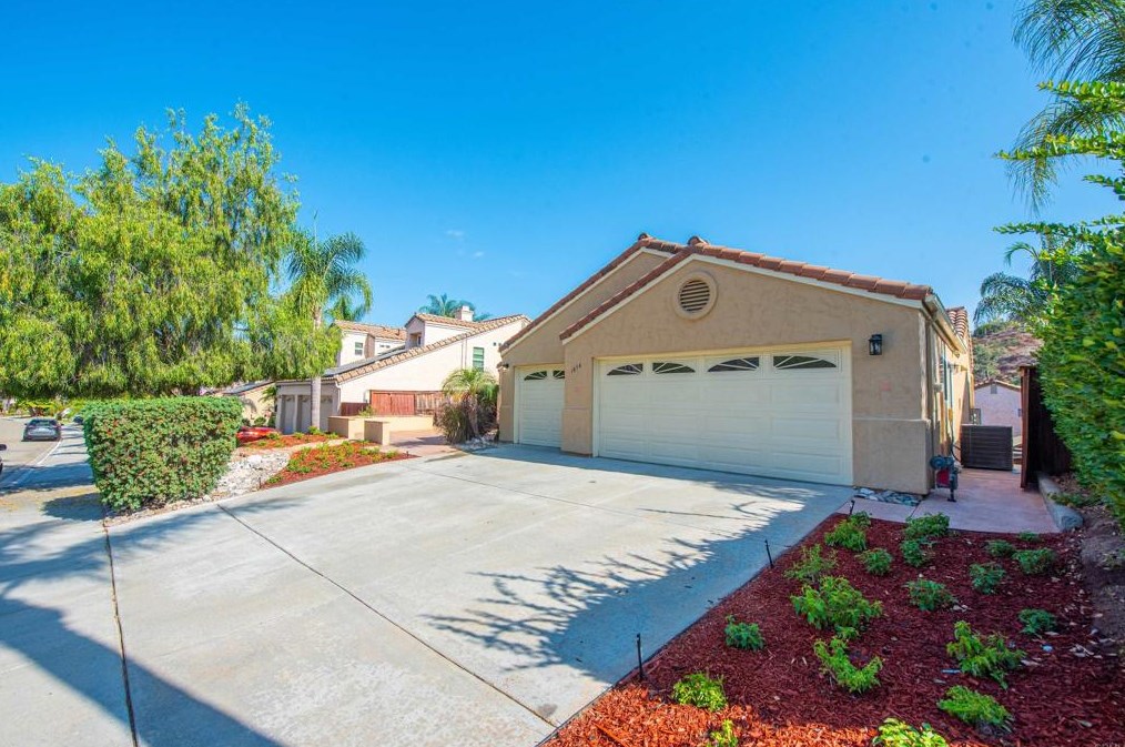 1854 Centennial Way, Escondido, CA 92026-3618