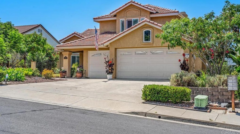 1384 Clear Crest Cir, Vista, CA 92084