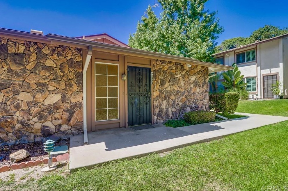 6586 Bell Bluff Ave, San Diego, CA 92119-1010