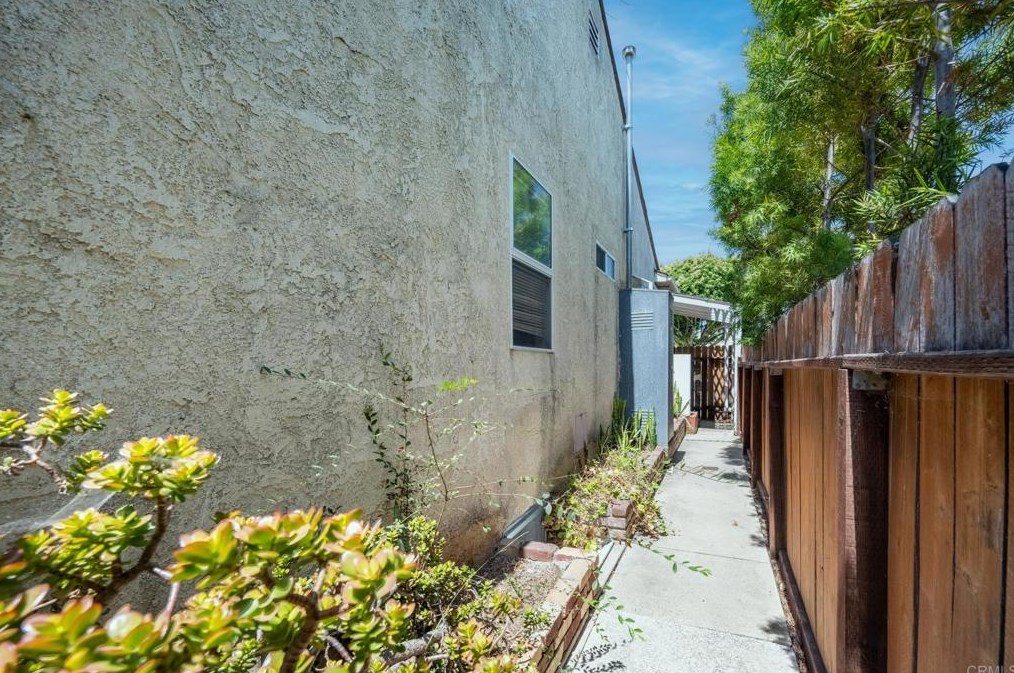 12520 Gilmore Ave, Los Angeles CA  90066-6427 exterior