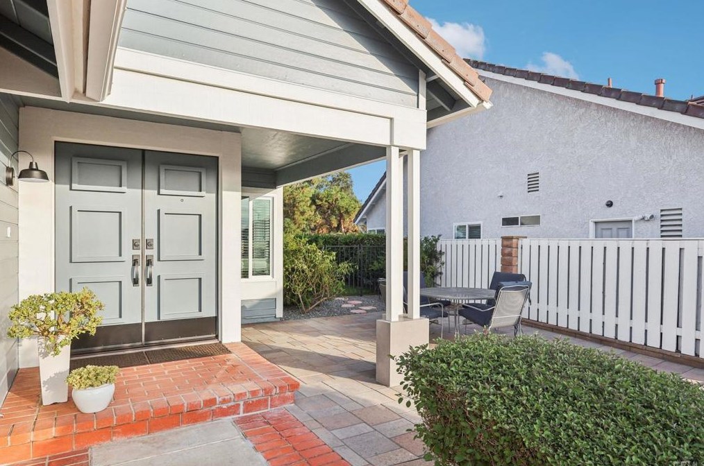 1920 Vineyard Ave, Vista, CA 92081-5320