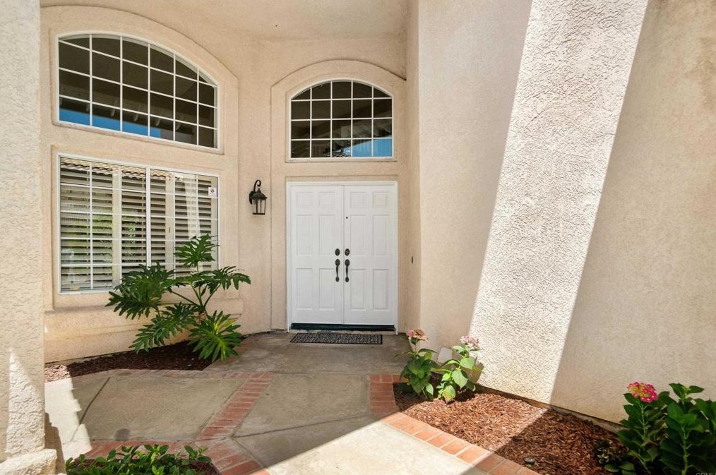 2160 Opal Rdg, Vista, CA 92081-8814