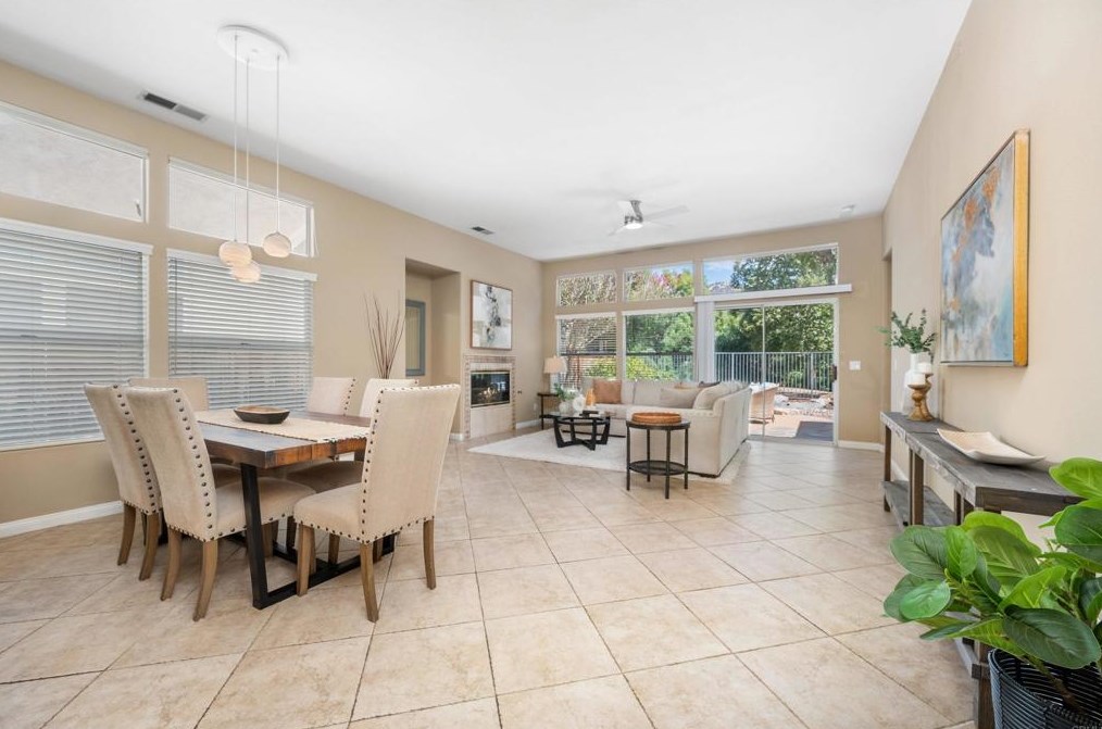 2386 Fallbrook Pl, Escondido, CA 92027