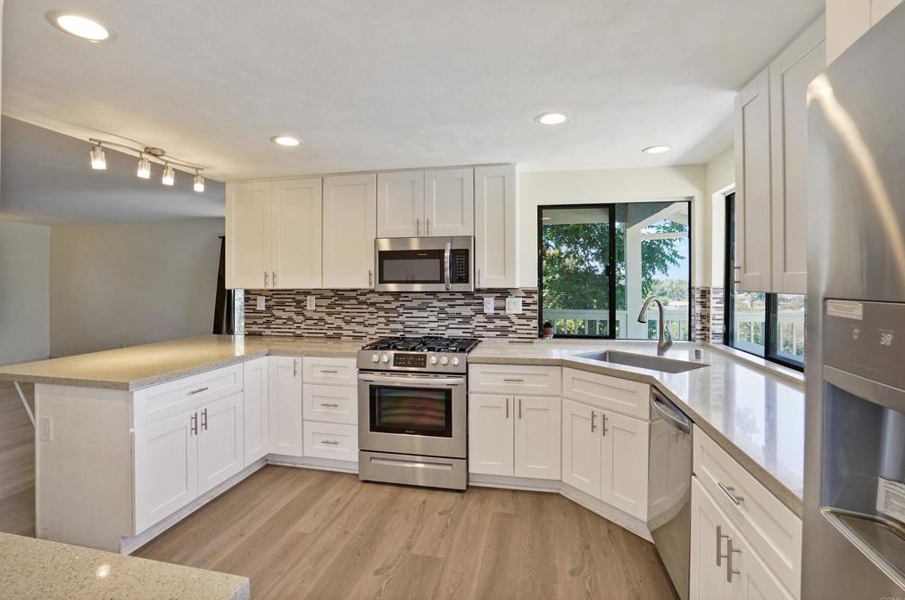 2893 Alta Vista Dr, Fallbrook, CA 92028-9684