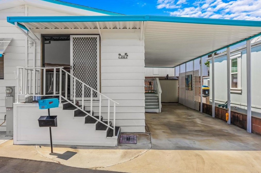 212 Mockingbird Ln, Oceanside, CA 92057