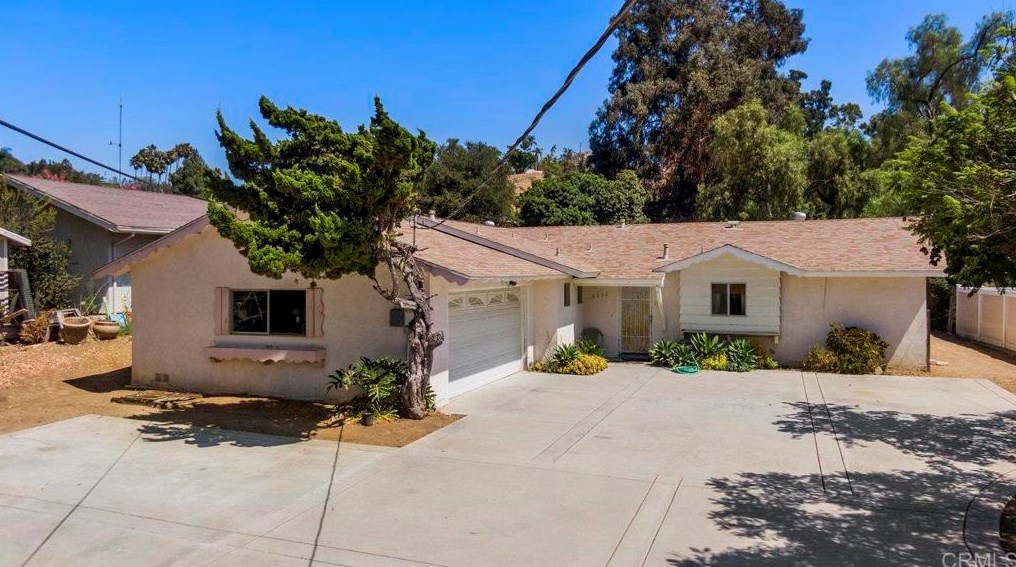 2632 Foothill Dr, Vista, CA 92084