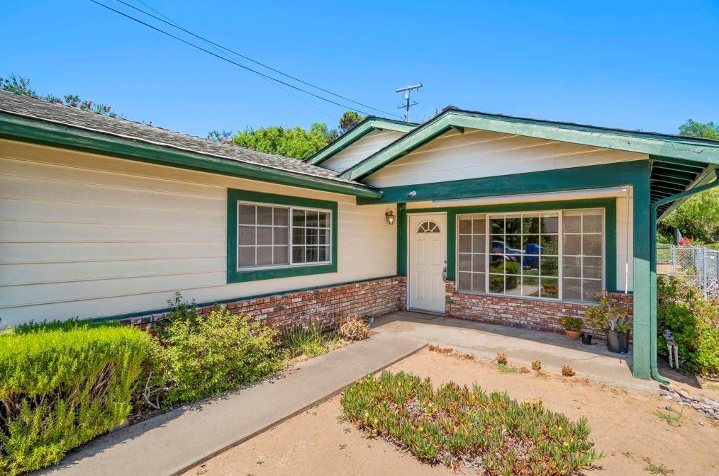 1047 Marbo Terrace, Vista, CA 92084
