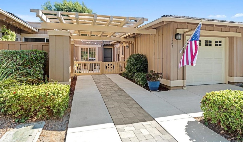 8663 Circle R Course Ln, Escondido, CA 92026