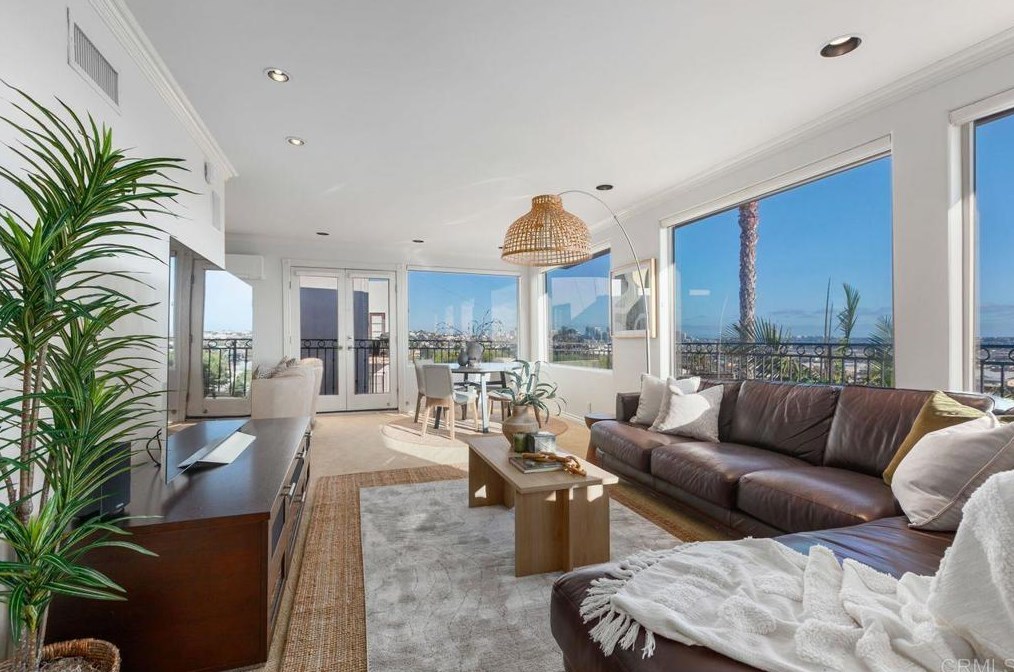 2061 California St, San Diego CA 92110-2124 exterior