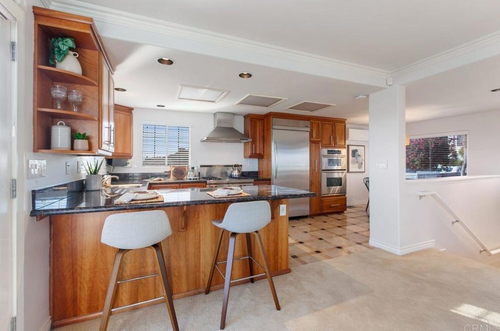 2061 California St, San Diego CA 92110-2124 exterior