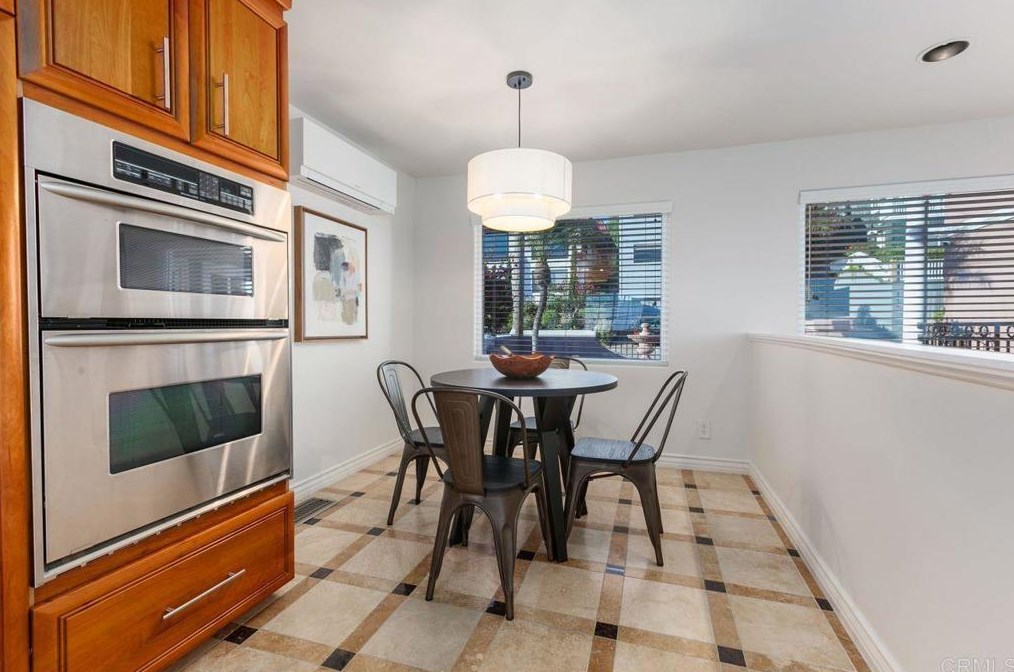 2061 California St, San Diego CA 92110-2124 exterior