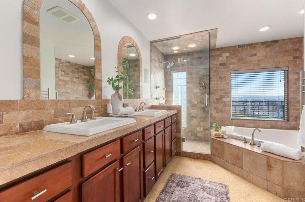 2061 California St, San Diego CA 92110-2124 exterior