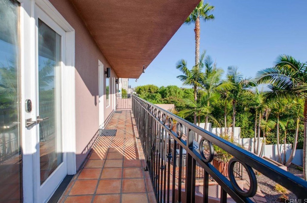 2061 California St, San Diego CA 92110-2124 exterior