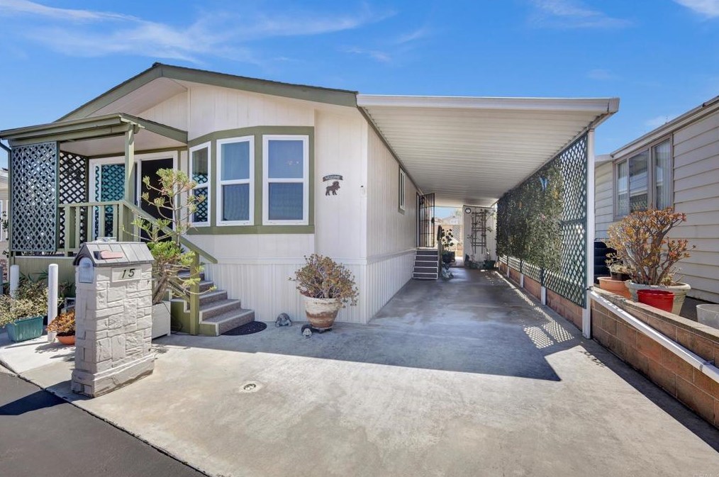 15 Oriole Ln, Oceanside, CA 92057