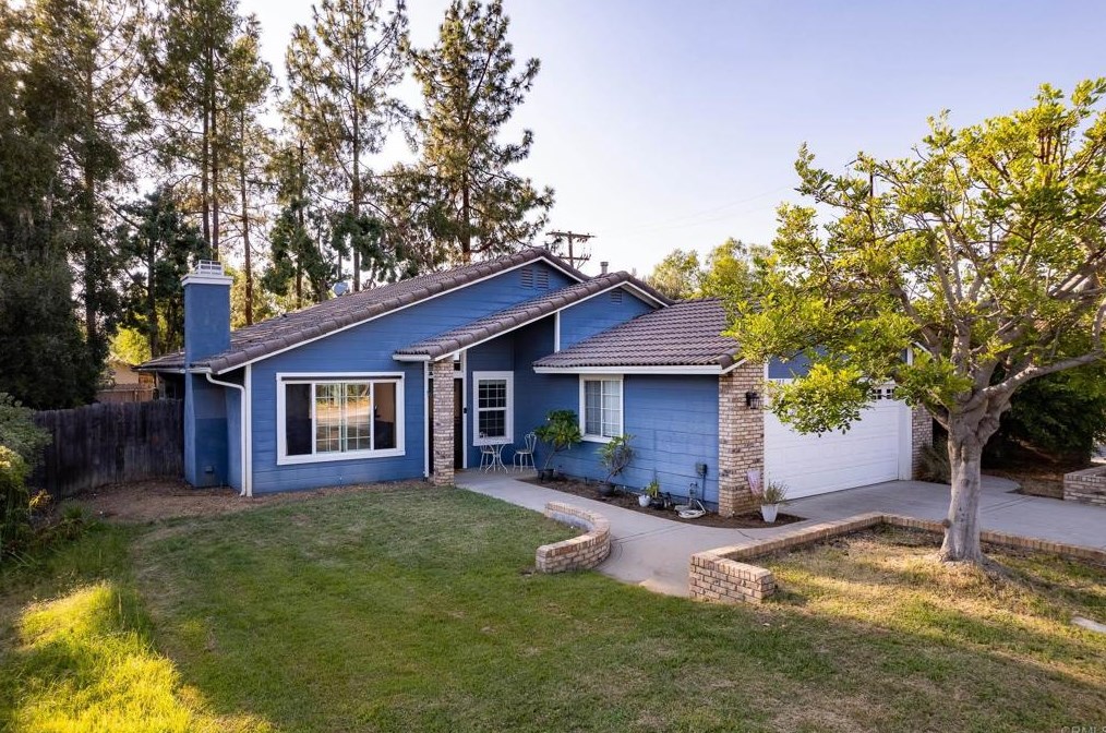 103 S Mercedes Rd, Fallbrook, CA 92028