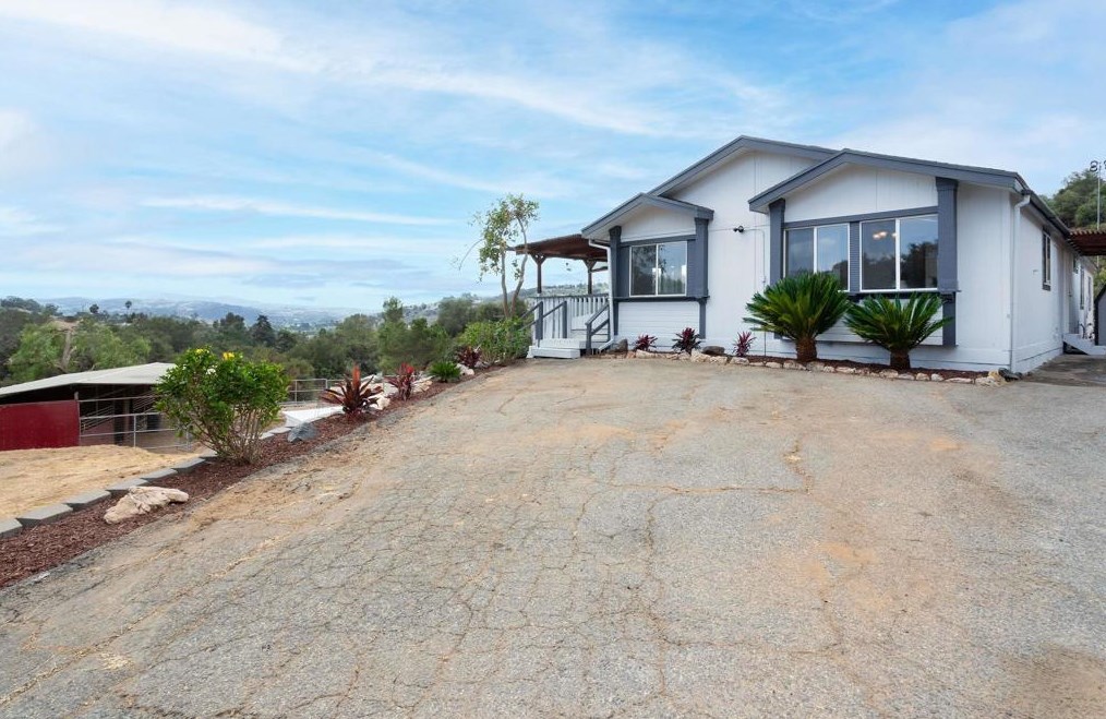 3862 Las Flores, Fallbrook, CA 92028