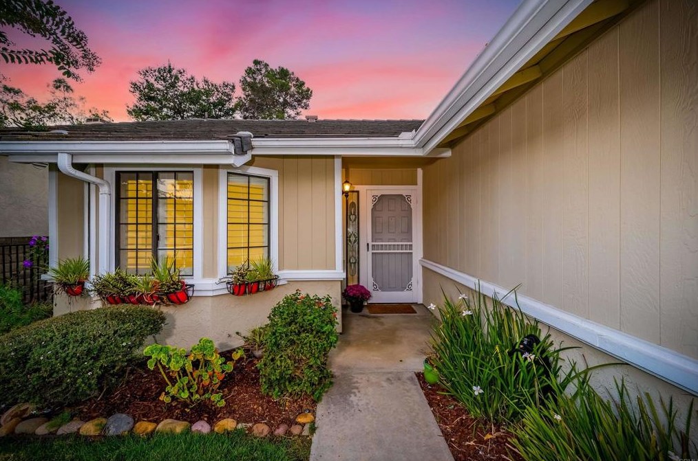 1322 Longfellow Rd, Vista, CA 92081