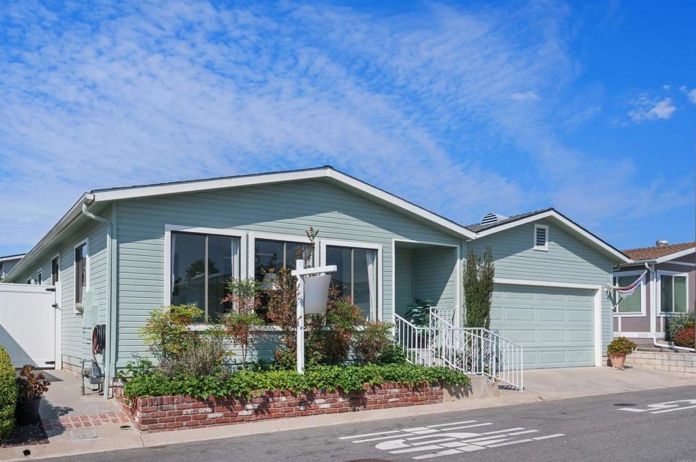 636 Via Bogota, Vista, CA 92081-6350