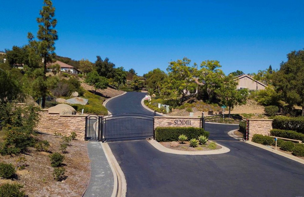 27755 Goldenleaf Pl, Escondido, CA 92026