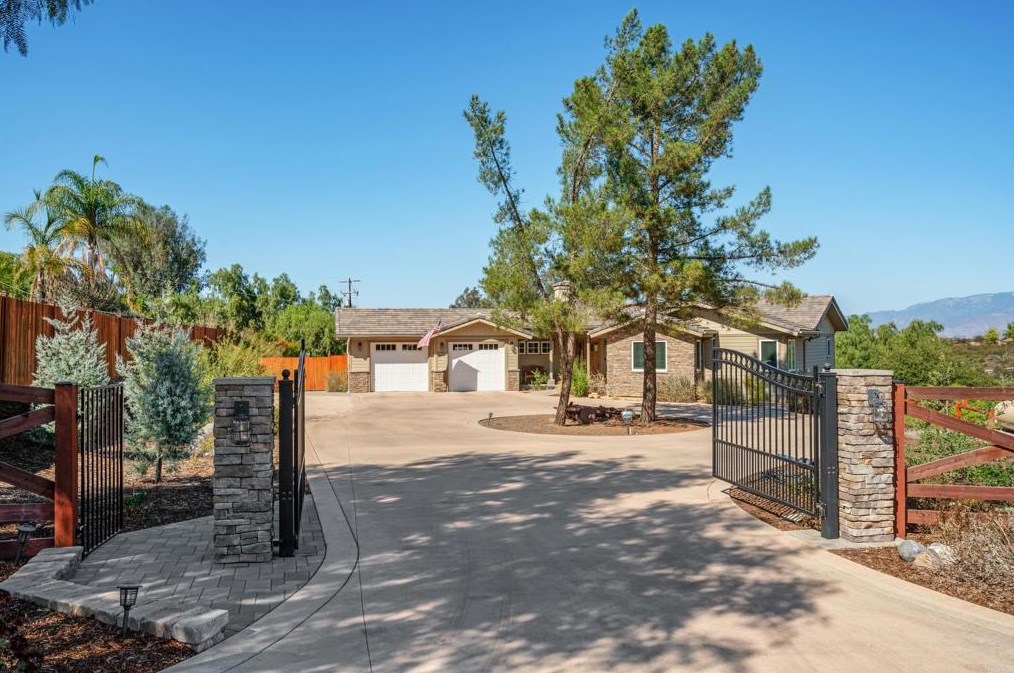 28615 Rolling Rock Rd, Escondido, CA 92026