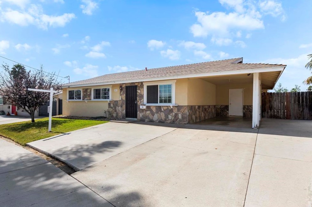441 Redondo Dr, Oceanside, CA 92057-4316