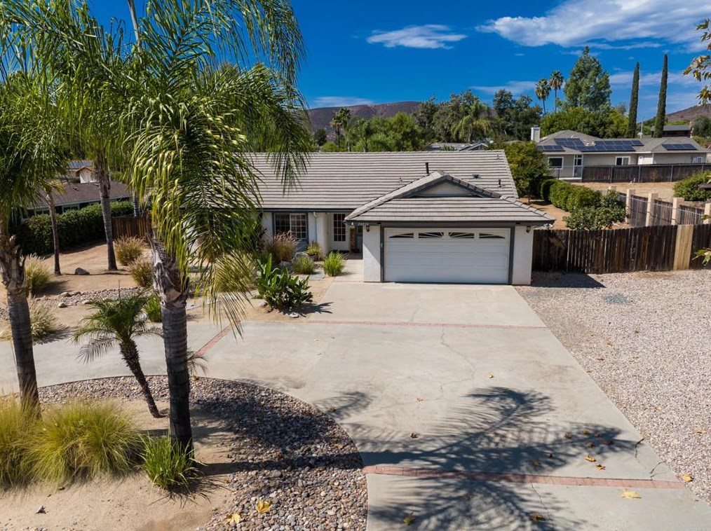 24024 Del Amo Rd, Ramona, CA 92065-4123