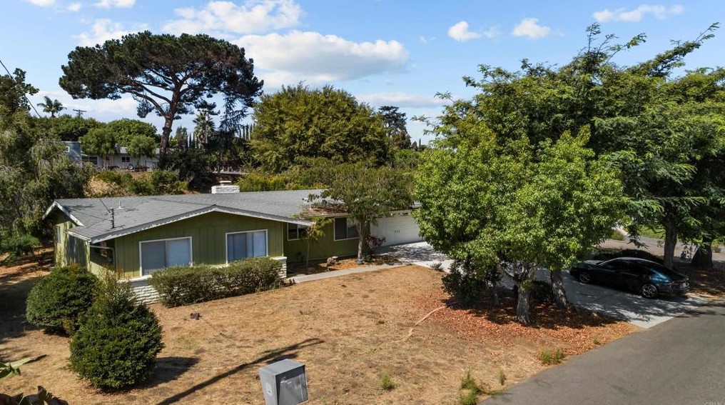 733 Matagual Dr, Vista, CA 92081
