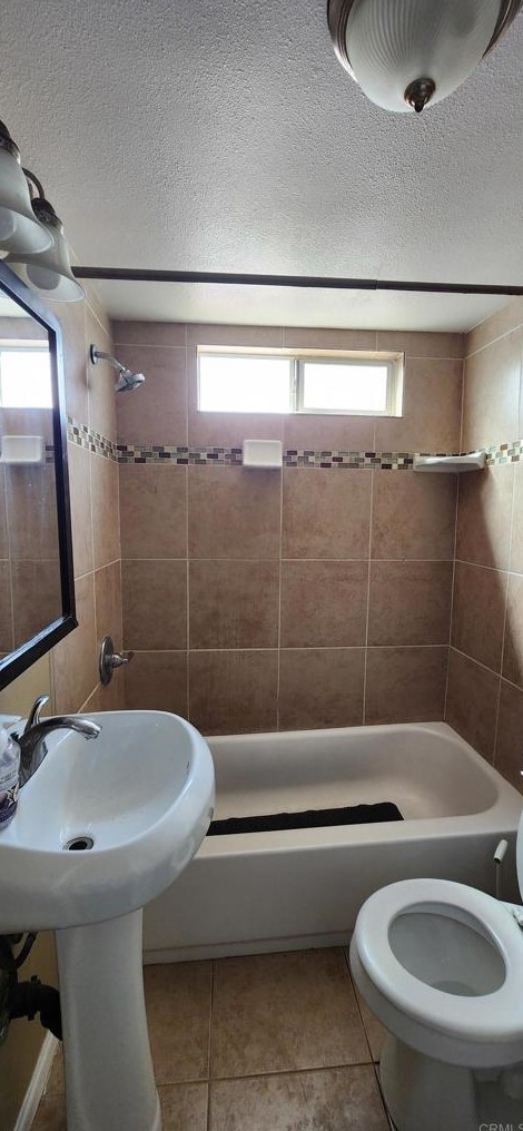 1205 Santa Fe Ave, Vista CA  92084-4305 exterior