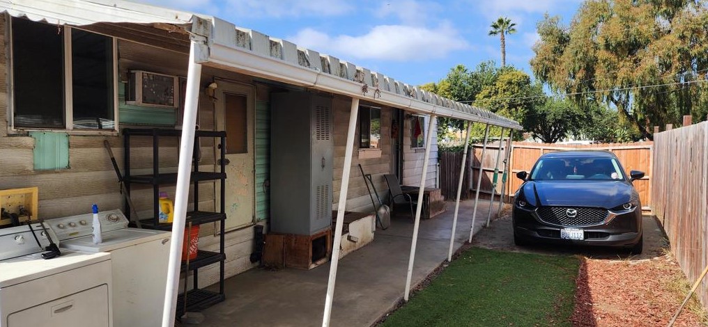 1205 Santa Fe Ave, Vista CA  92084-4305 exterior