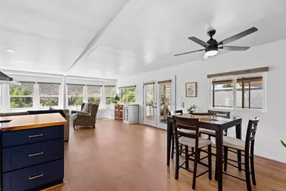 8975 Lawrence Welk Dr. #195, Escondido, CA 92026 - Photo 12