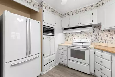 8975 Lawrence Welk #2, Escondido, CA 92026 - Photo 14