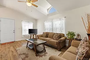 176 Flicker Ln, Oceanside, CA 92057 - Photo 4