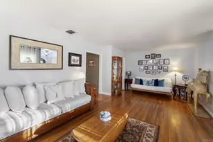 2748 Mansfield Dr, Burbank, CA 91504 - Photo 10