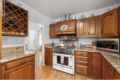 2748 Mansfield Drive, Burbank, CA 91504 - Photo 22