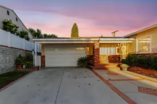 2748 Mansfield Dr, Burbank, CA 91504 - Photo 2