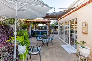 2748 Mansfield Dr, Burbank, CA 91504 - Photo 46