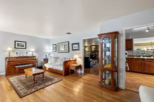 2748 Mansfield Dr, Burbank, CA 91504 - Photo 8