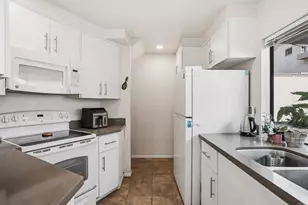 8435 Via Mallorca, La Jolla, CA 92037 - Photo 6