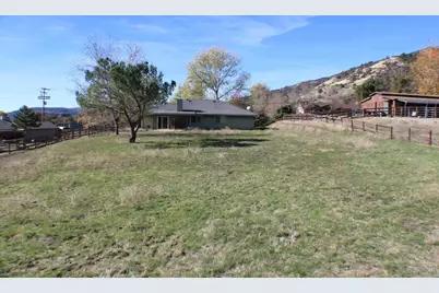 23950 Jacaranda Drive, Tehachapi, CA 93561 - Photo 10