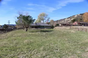 23950 Jacaranda Dr, Tehachapi, CA 93561 - Photo 10