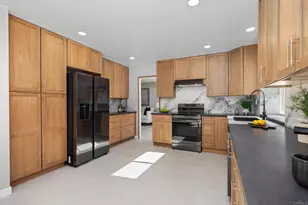 2755 Victoria Ave, Carlsbad, CA 92010 - Photo 18