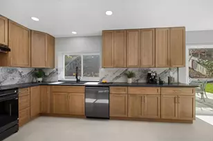 2755 Victoria Ave, Carlsbad, CA 92010 - Photo 20