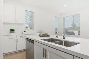 1047 Arrowood Trl, Vista, CA 92081 - Photo 14