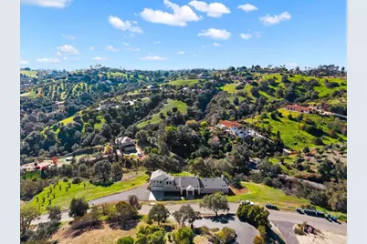 2747 Via Del Robles, Fallbrook, CA 92028 - Photo 2