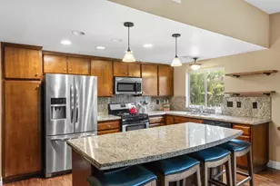 855 Rosemary Ln, Vista, CA 92081 - Photo 4