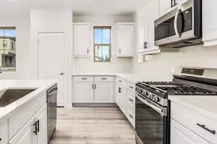 1609 Holly Leaf Wy, Oceanside, CA 92056 - Photo 4