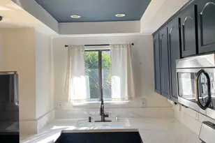 1355 N Sierra Bonita Ave, West Hollywood, CA 90046 - Photo 2