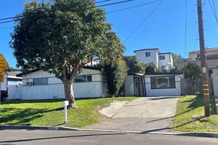 578 E Indian Rock Rd, Vista, CA 92084 - Photo 2