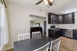 915 Crest View Dr, Vista, CA 92081 - Photo 10